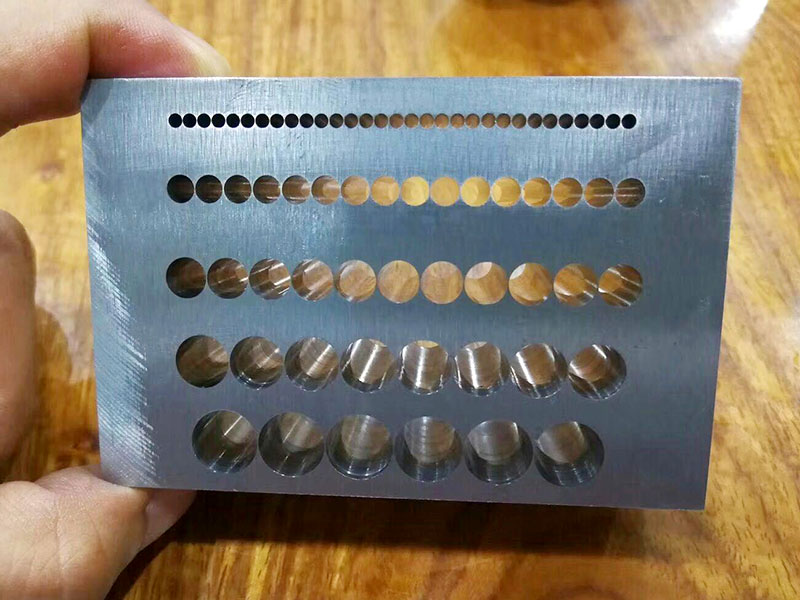 模具鉆深孔y軸坐標有沒有負的？